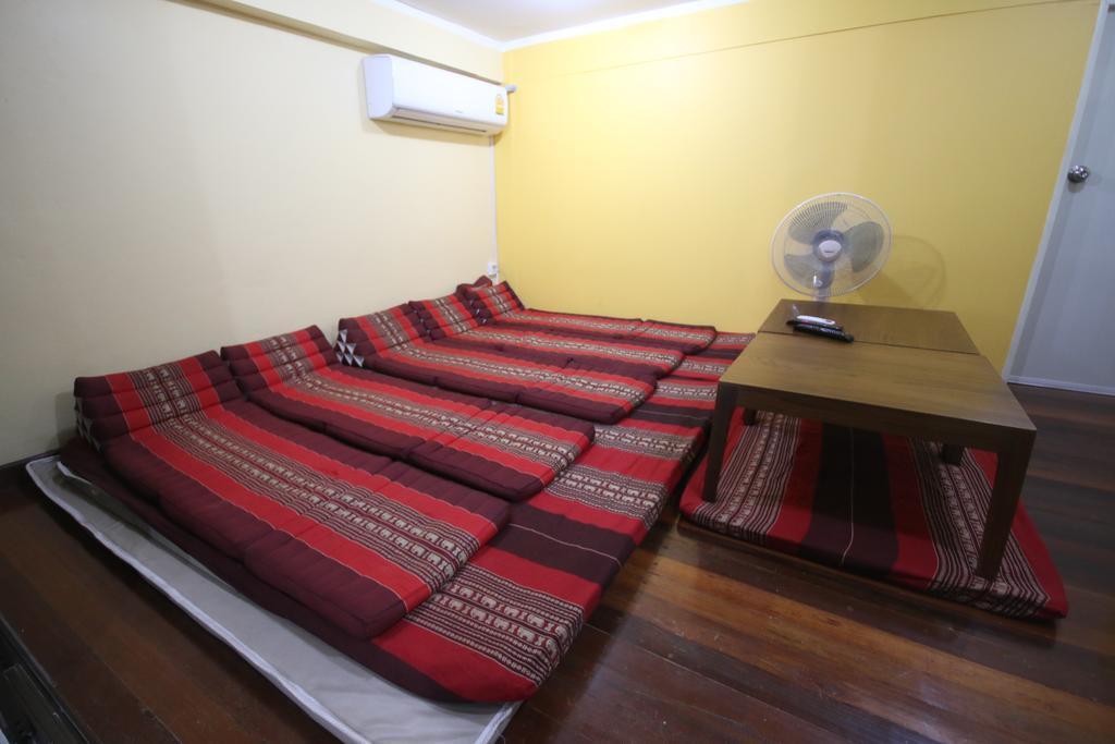 Thai Cat Hostel Бангкок Екстер'єр фото
