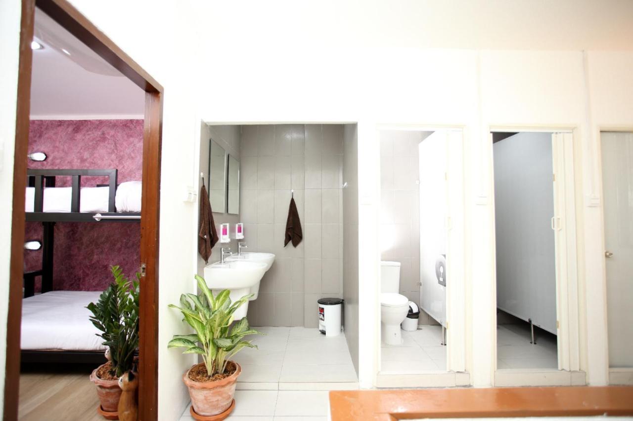 Thai Cat Hostel Бангкок Екстер'єр фото