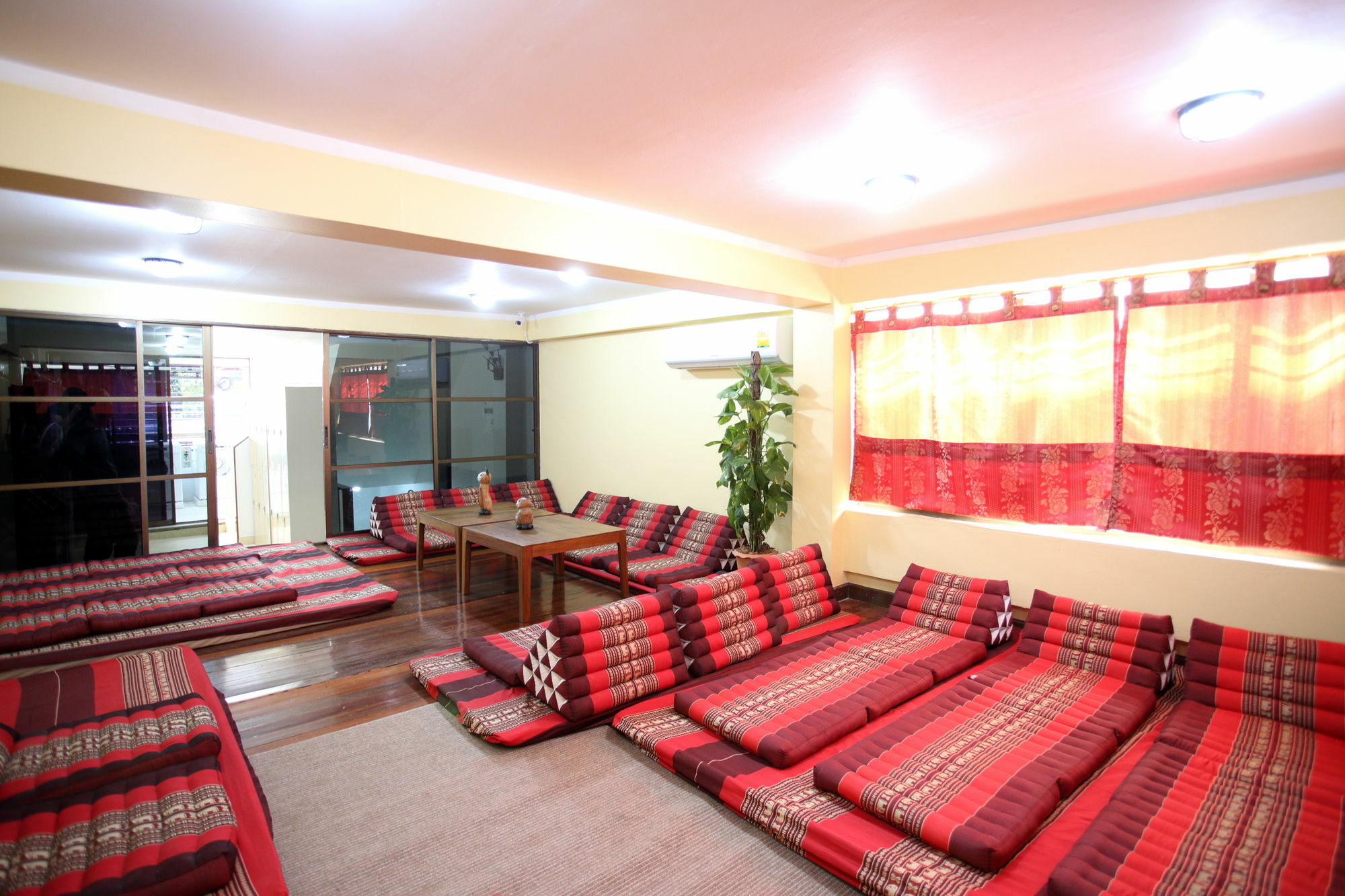 Thai Cat Hostel Бангкок Екстер'єр фото